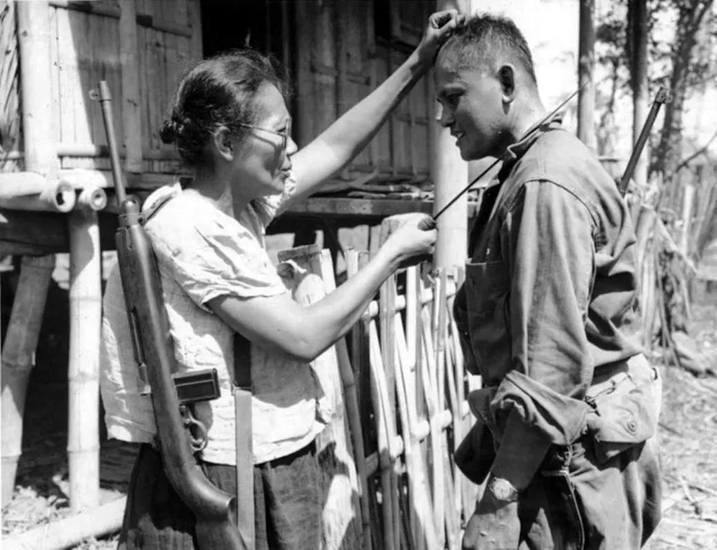 Nieves Fernandez, carrying an M1 carbine, demonstrating a blade attack on an American soldier in 1944