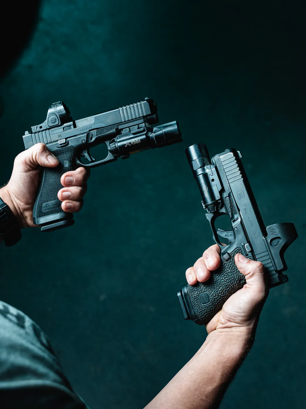 Full firing grip with the pinky on the gun compared to the pinky hanging off below the grip