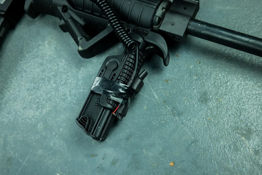 Incorrectly installed hinged grip and broken pressure pad