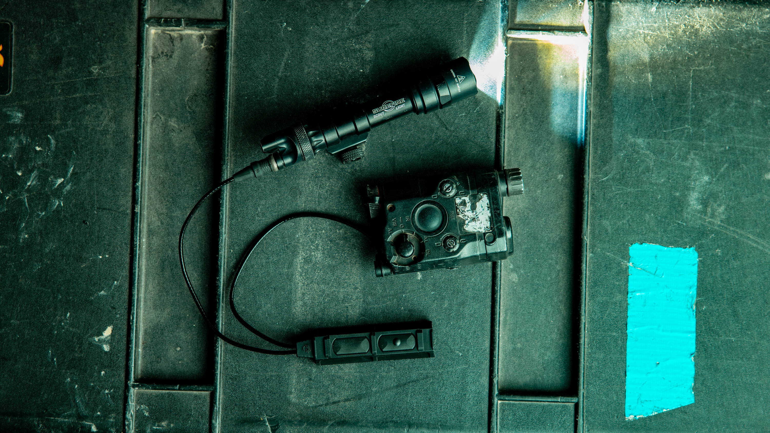 SureFire Scout DS00 Tailcap - Pushbutton + Pressure Pad Host