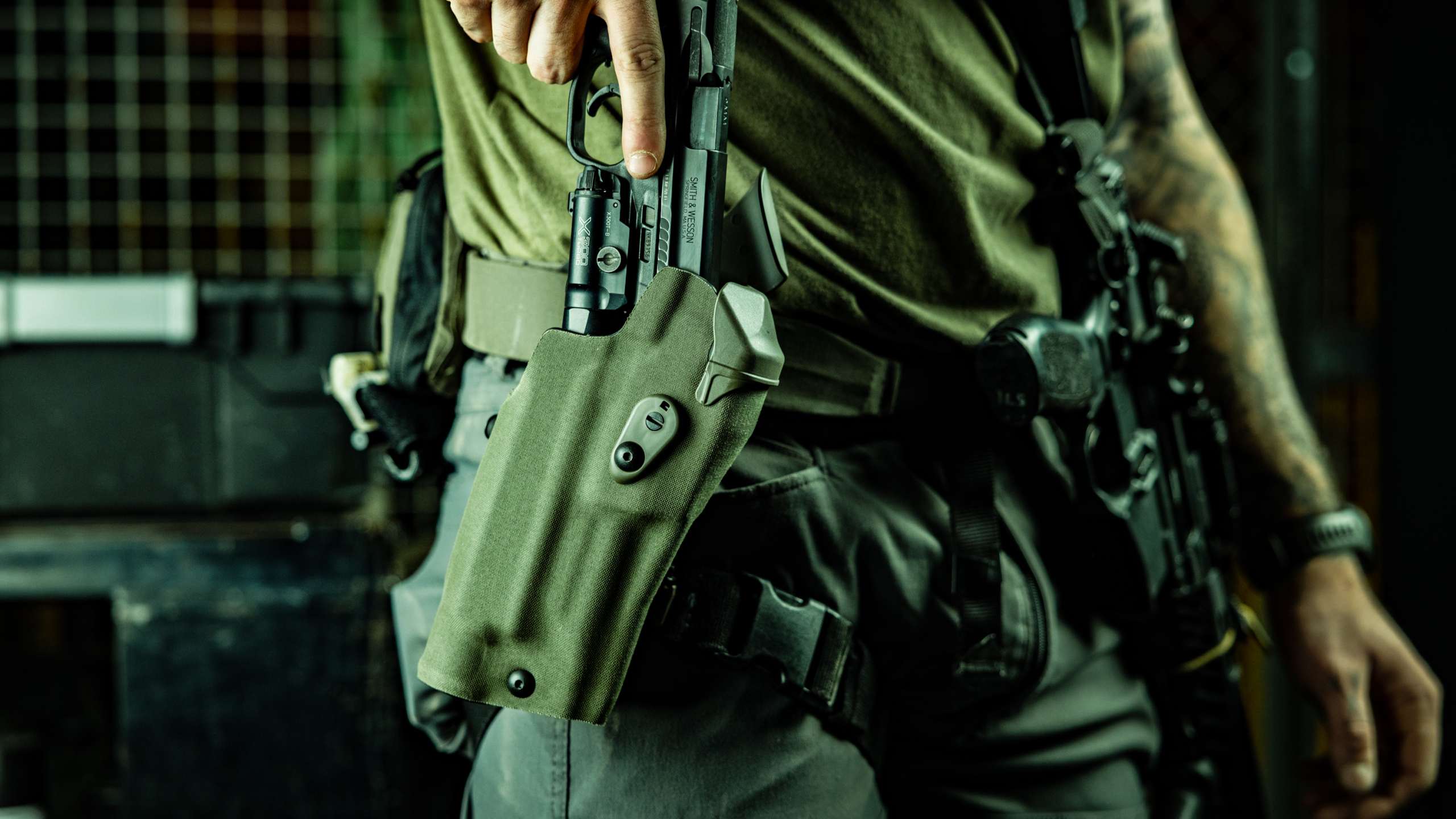T.REX ARMS - Light Compatible Ragnarok holster for a Glock 9/40 +
