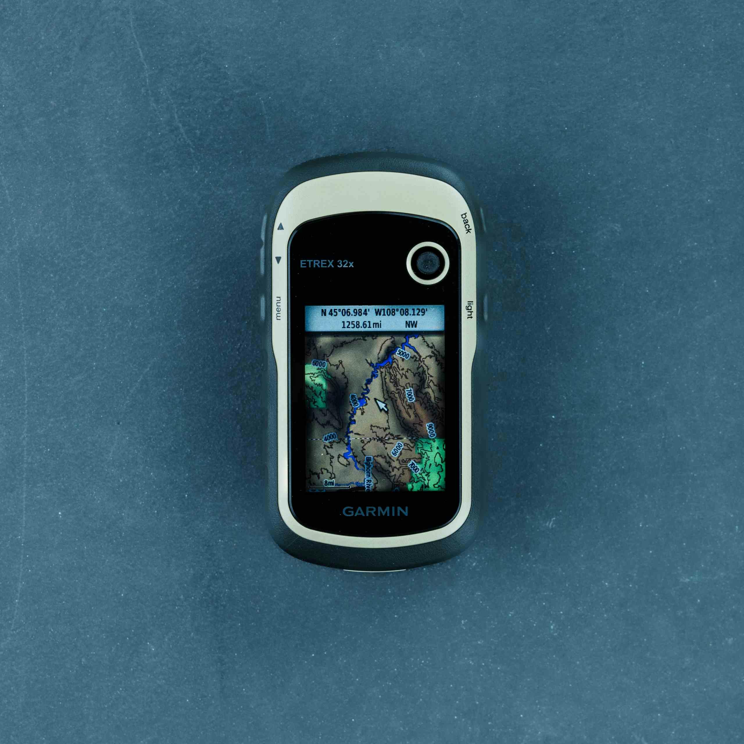 Garmin eTrex 32x,Handheld GPS Navigator with 6Ave Travel Kit (010-02257-00)  