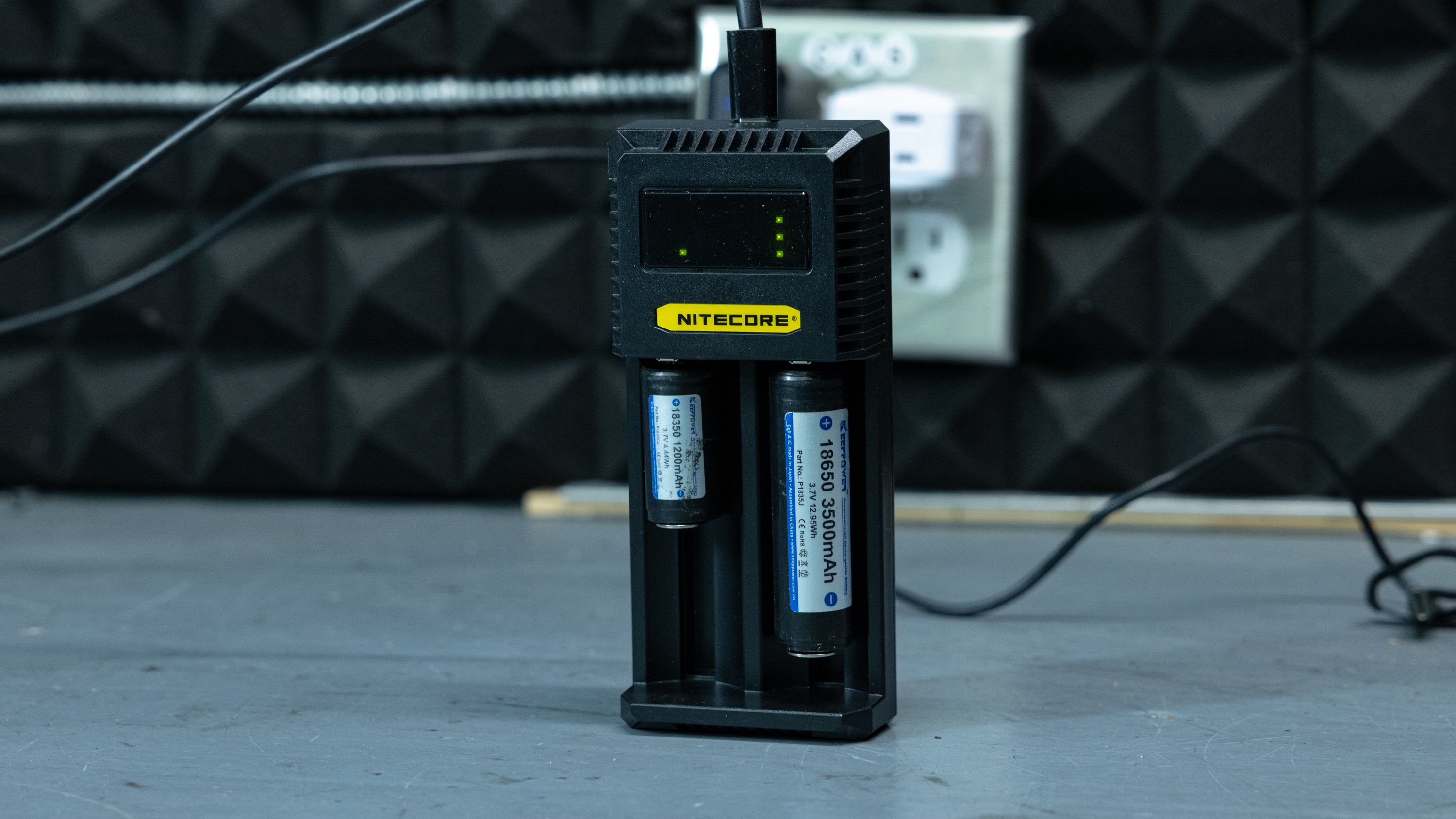 Nitecore Ci4/Ci2 Universal Battery Charger