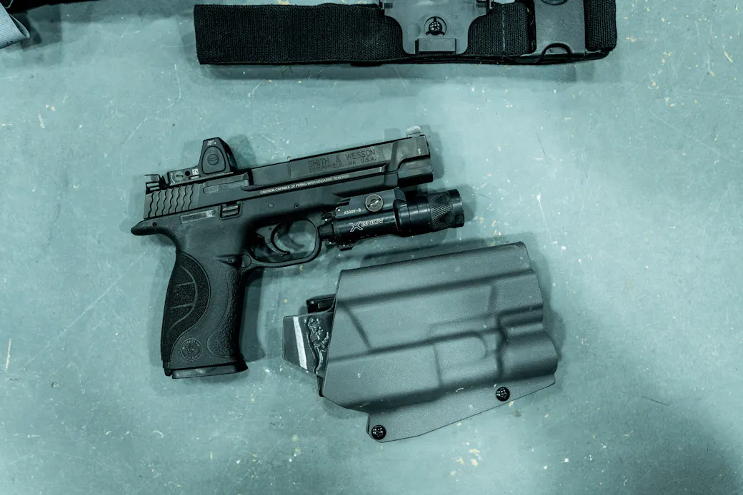 Light-Compatible Ragnarok holster