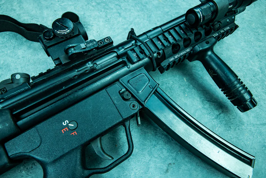 MP5 paddle mag release